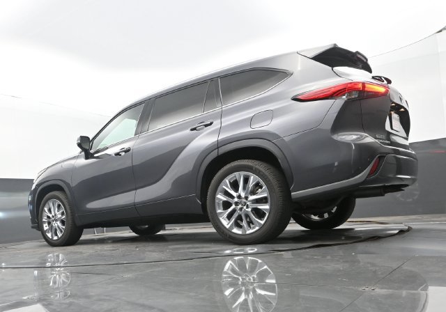 Used 2021 Toyota Highlander Limited FWD image 10