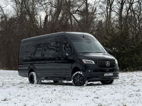 Used 2024 Mercedes-Benz Sprinter 3500 image 38