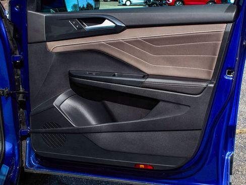 Used 2024 Volkswagen Taos SEL image 13