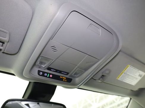 Used 2024 GMC Terrain SLE image 21