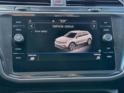 Certified 2024 Volkswagen Tiguan SE w/ Panoramic Sunroof Package FWD image 35
