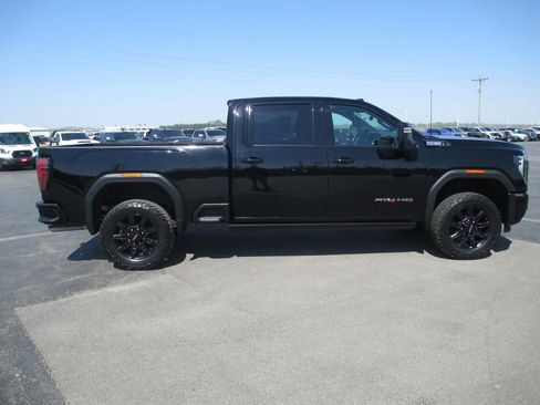 Used 2024 GMC Sierra 2500 AT4 w/ AT4 Premium Plus Package image 4