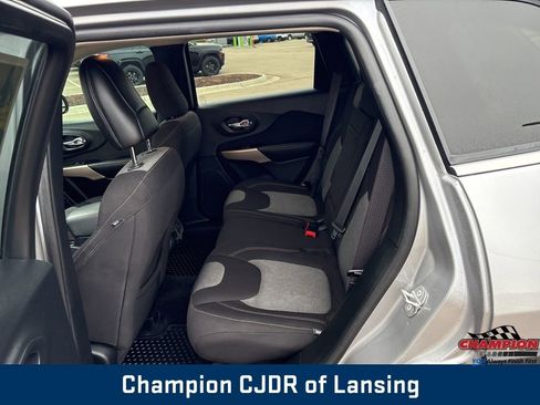 Used 2018 Jeep Cherokee Latitude image 20