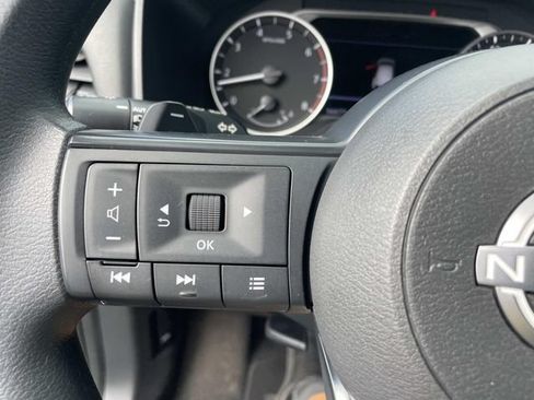 Used 2024 Nissan Rogue S AWD/4WD image 32