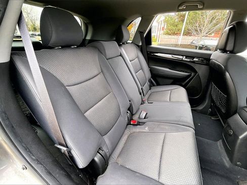 Used 2013 Kia Sorento LX w/ Convenience Pkg image 29