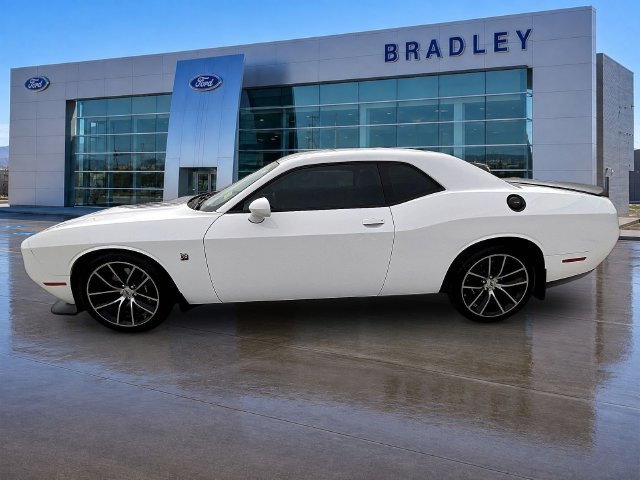 Used 2017 Dodge Challenger R/T Scat Pack RWD image 4