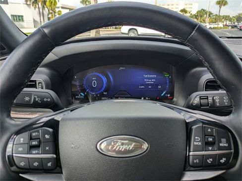 Used 2022 Ford Explorer Platinum w/ Technology Package image 33