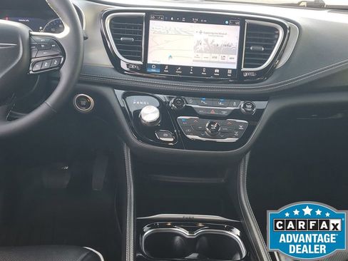 Used 2023 Chrysler Pacifica Limited w/ S Appearance Package image 29