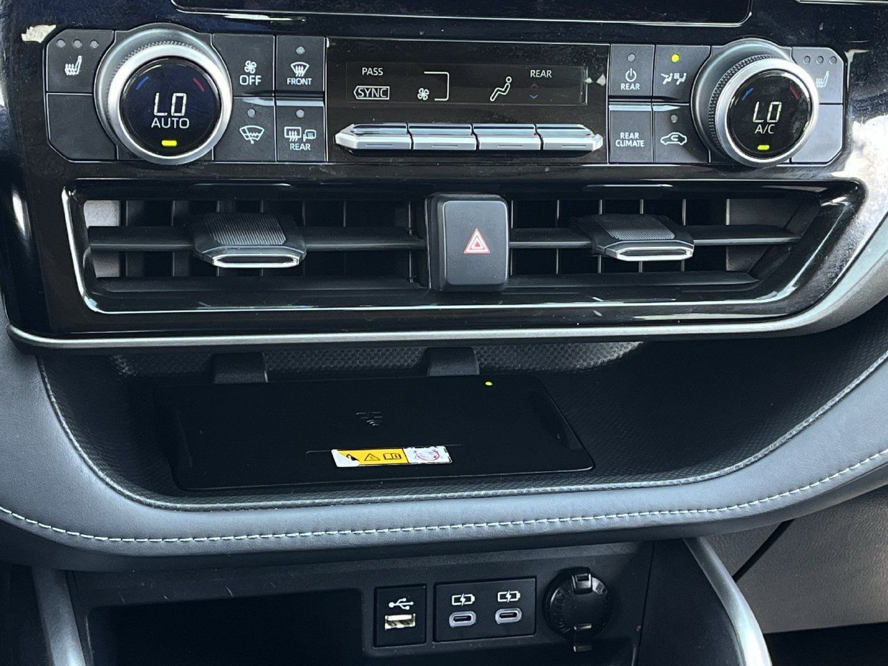Used 2024 Toyota Highlander XLE FWD image 18