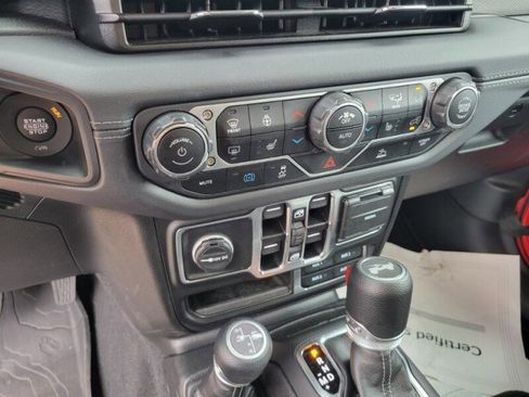 Used 2025 Jeep Wrangler Unlimited Sahara AWD/4WD image 18