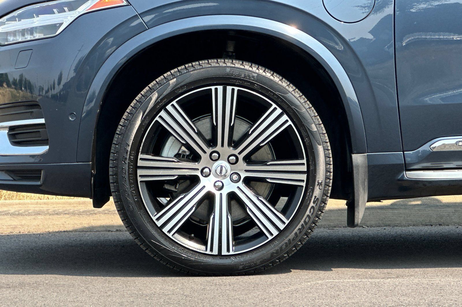 Used 2023 Volvo XC90 T8 Plus AWD/4WD image 33