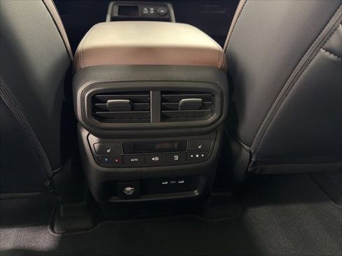 Used 2025 Honda Pilot Elite image 28