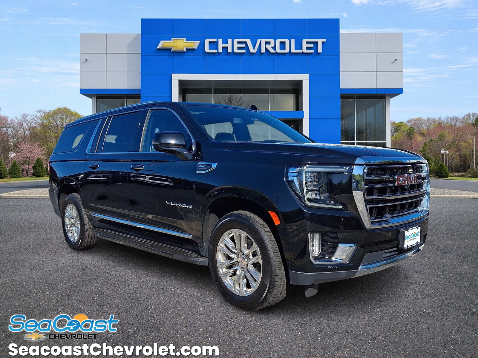 Certified 2022 GMC Yukon XL SLT w/ SLT Premium Package AWD/4WD image 1