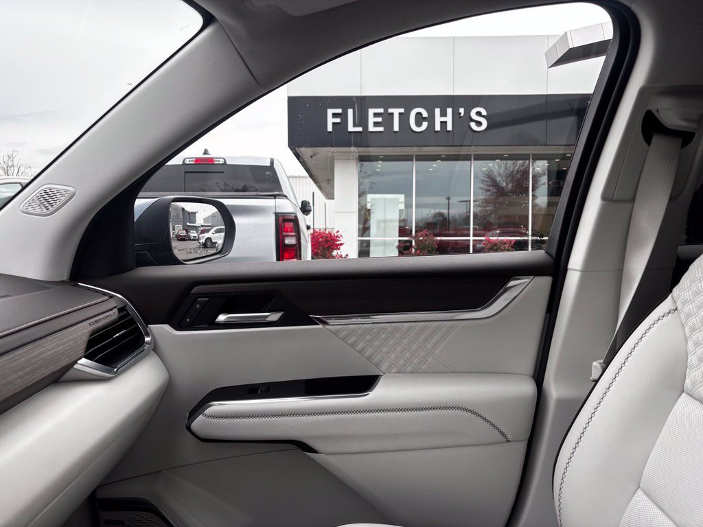 Used 2025 GMC Acadia Denali AWD/4WD image 12