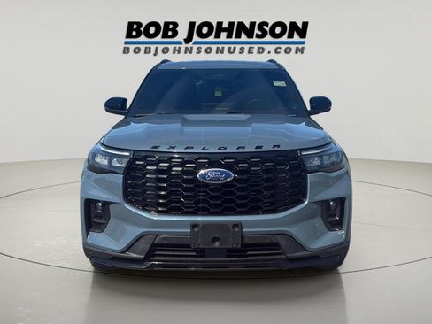 Used 2025 Ford Explorer ST-Line AWD/4WD image 2