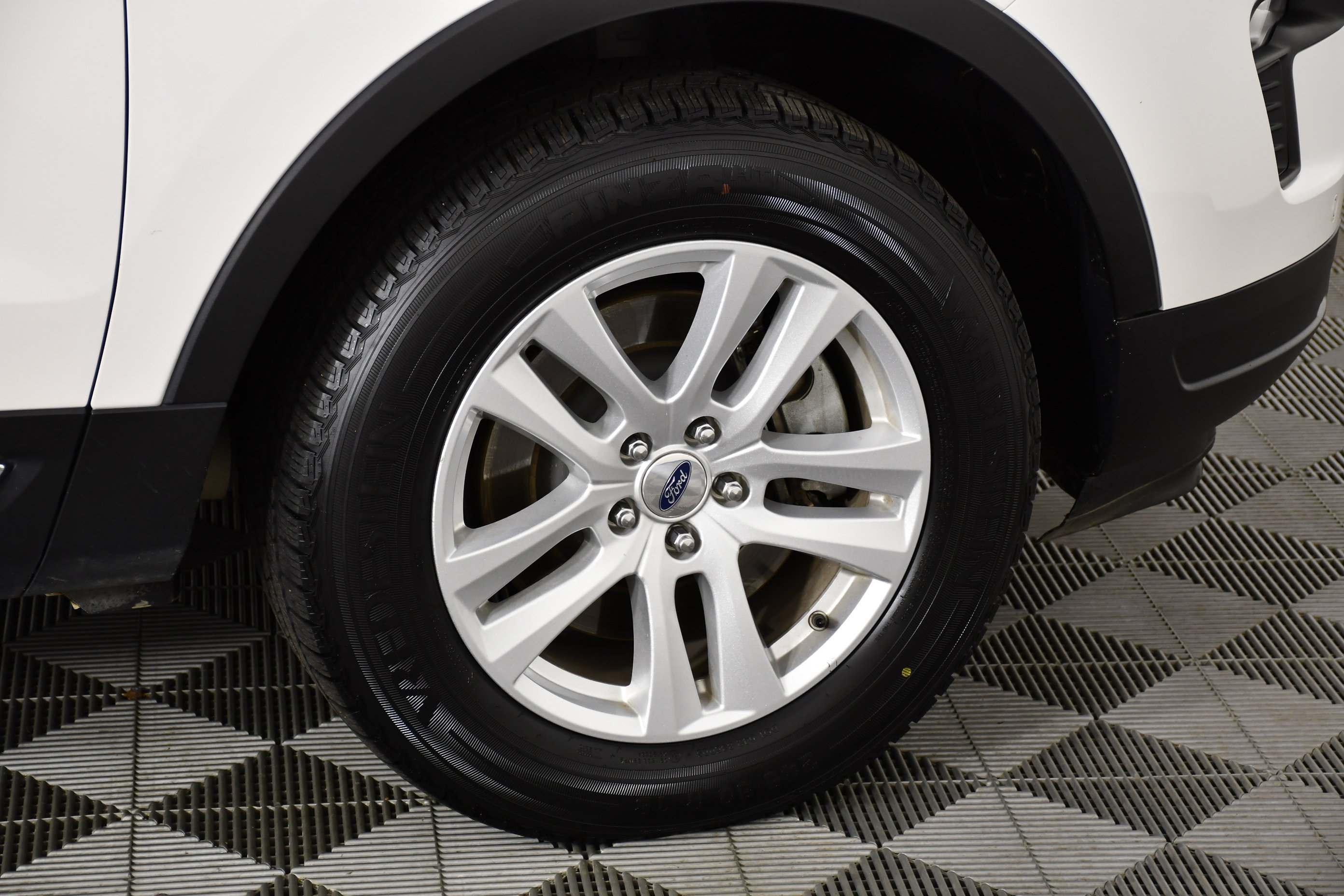 Used 2019 Ford Explorer XLT w/ Equipment Group 202A AWD/4WD image 50