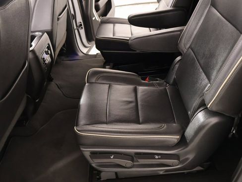 Used 2023 Chevrolet Suburban Premier image 12