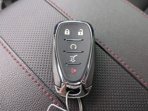 Used 2023 Chevrolet Traverse RS FWD image 36