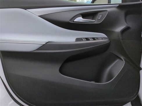 Used 2024 Buick Envista Preferred w/ Advanced Safety Package image 19