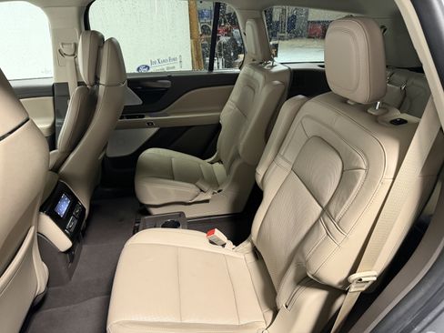 Used 2021 Lincoln Aviator Reserve w/ Equipment Group 202A image 23
