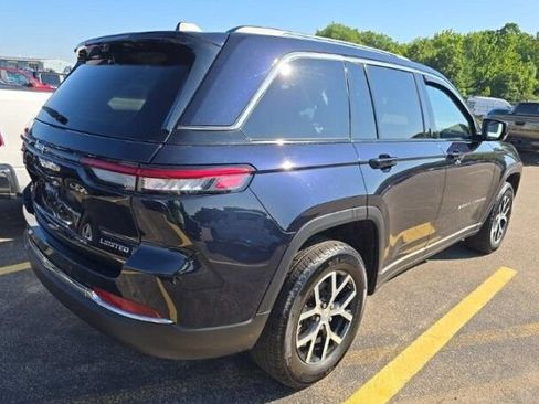 Used 2023 Jeep Grand Cherokee Limited w/ Luxury Tech Group II AWD/4WD image 2