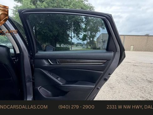Used 2018 Honda Accord Touring image 17