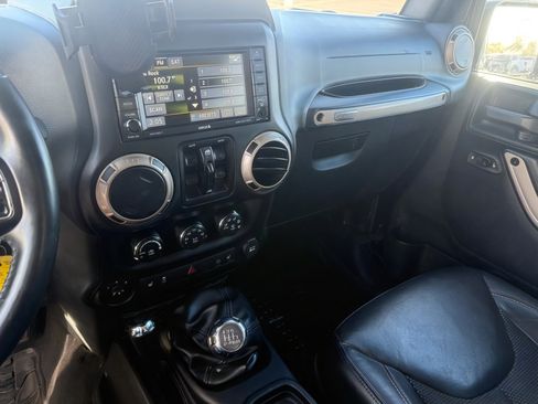 Used 2016 Jeep Wrangler Unlimited Sahara image 20