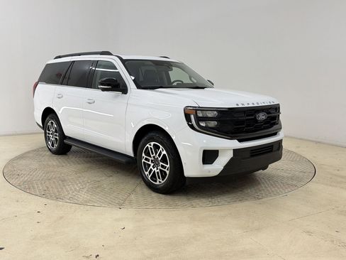 Certified 2025 Ford Expedition Active AWD/4WD image 7
