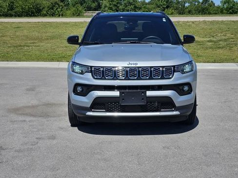 Used 2025 Jeep Compass Limited AWD/4WD image 2