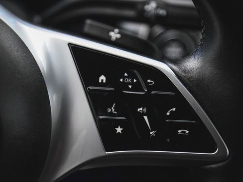 Used 2025 Mercedes-Benz CLA 250 4MATIC image 32