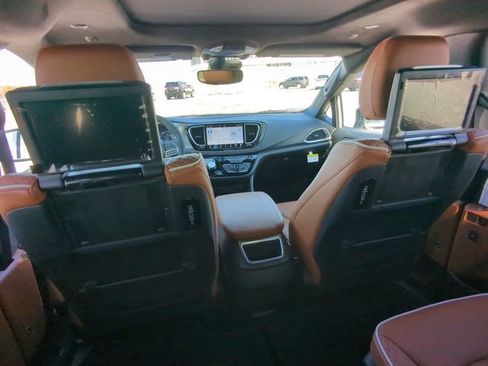 New 2026 Chrysler Pacifica Pinnacle w/ Trailer Tow Group image 19