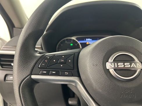 Used 2023 Nissan Altima 2.5 SV FWD image 12