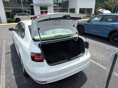 Used 2016 Volkswagen Jetta SEL FWD image 10
