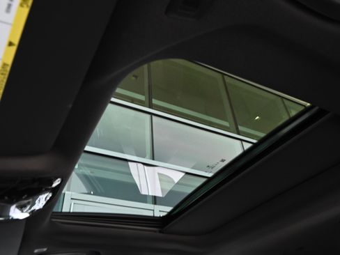 Used 2026 BMW i5 eDrive40 w/ M Sport Package image 25