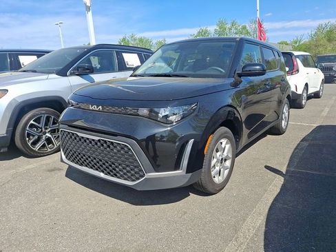 Used 2025 Kia Soul LX w/ LX Technology Package image 2