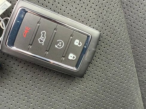 New 2025 Jeep Grand Cherokee Altitude image 30