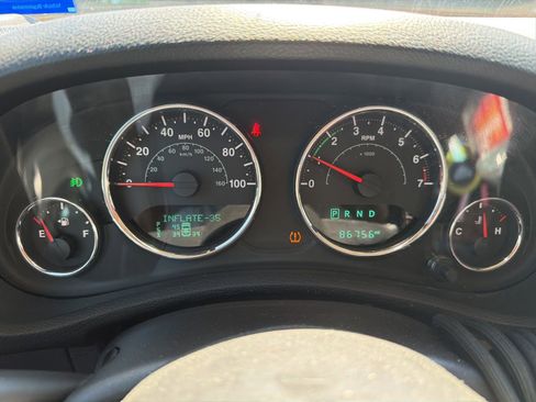 Used 2018 Jeep Wrangler Unlimited Sahara w/ Connectivity Group AWD/4WD image 12