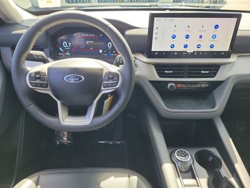 Used 2026 Ford Explorer Active w/ Active Comfort Package RWD image 4