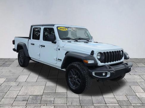 Used 2025 Jeep Gladiator Sport AWD/4WD image 1