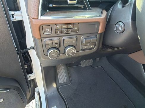 New 2026 Chevrolet Suburban High Country image 21