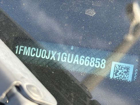 Used 2016 Ford Escape Titanium image 2