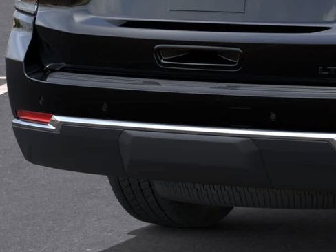 New 2026 Chevrolet Suburban LT image 14