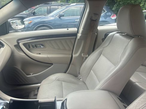 Used 2010 Ford Taurus Limited FWD image 11