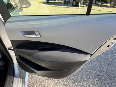 Used 2020 Toyota Corolla LE image 30