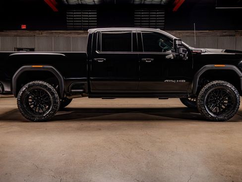 Used 2025 GMC Sierra 2500 AT4 w/ AT4 Premium Plus Package image 11