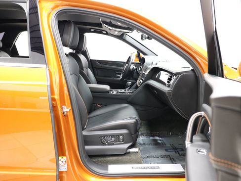 Used 2019 Bentley Bentayga image 92