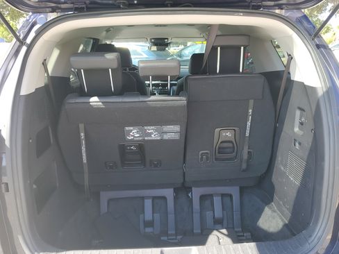 Used 2022 Kia Carnival LX image 8