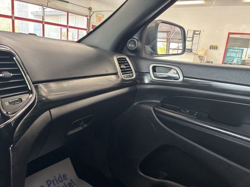 Used 2020 Jeep Grand Cherokee Altitude AWD/4WD image 39