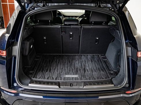 Used 2023 Land Rover Range Rover Evoque R-Dynamic SE image 16