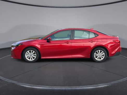 Used 2025 Toyota Camry LE FWD image 5